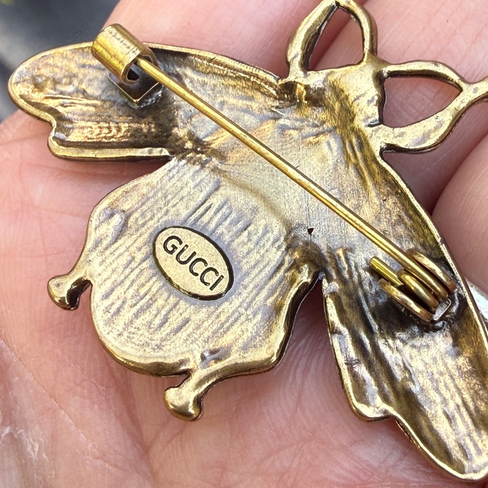 Gucci Gold-Tone Bee Brooch with Pearl Body and Interlocking G - Picture 2 of 4